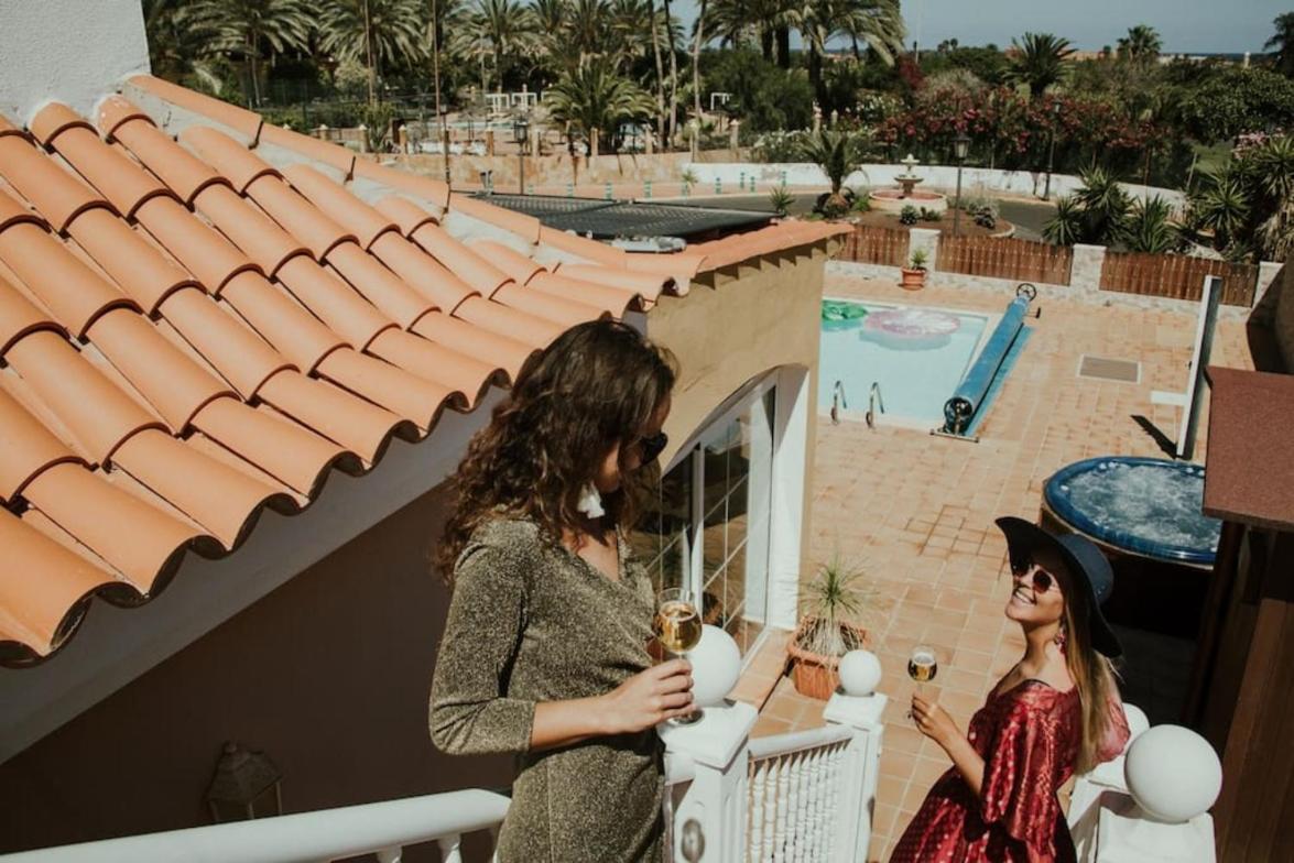 Holiday Villa Vergel With Huge Private Pool, Jacuzzi, Sauna & Bbq By Amazzzing Travel カレタ・デ・フステ エクステリア 写真